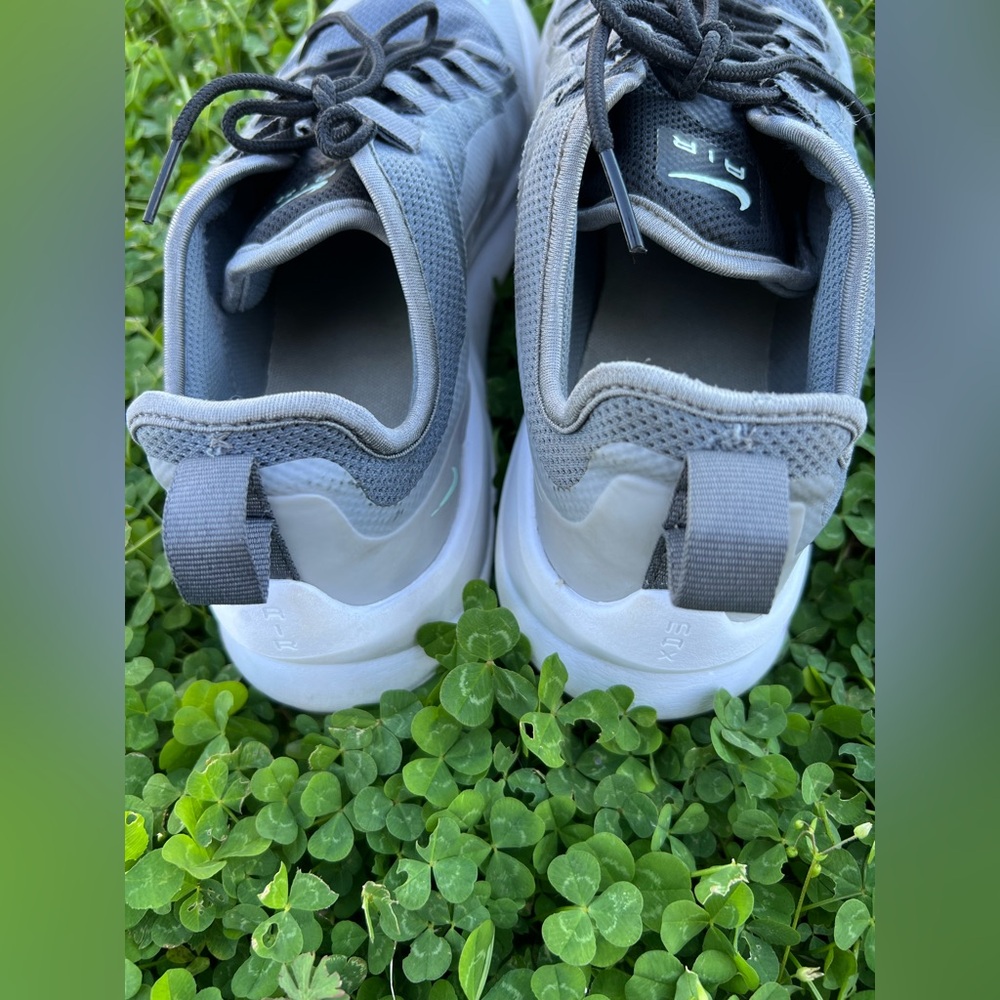 Nike Air Max Axis Low Grey Woman’s Comfy Running Sports Outdoor Shoes Size 8 - Picture 10 of 13